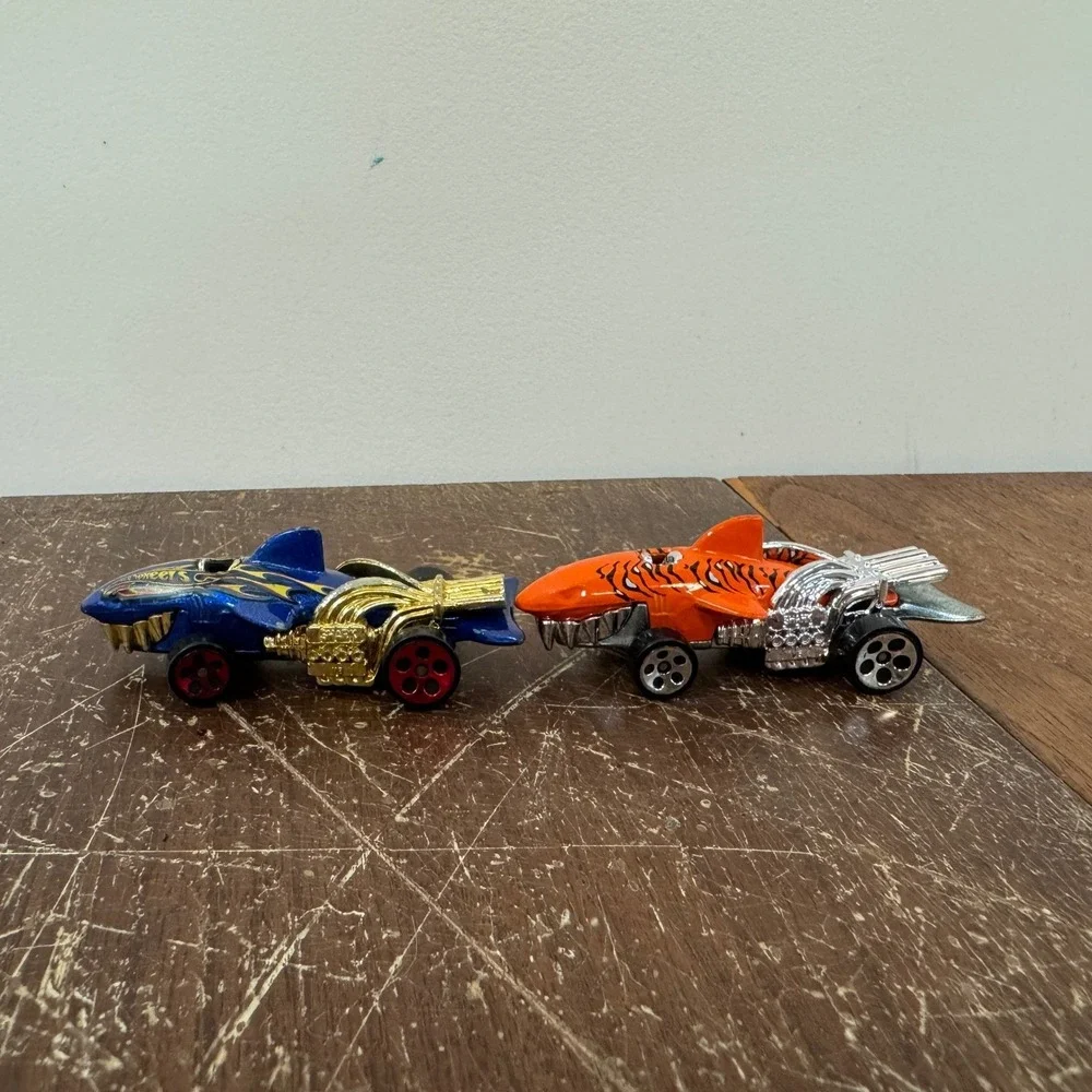 Pair (2) Hot Wheels Track Aces Sharkruiser‎ 1986 Diecast Car Orange Blue Vintage